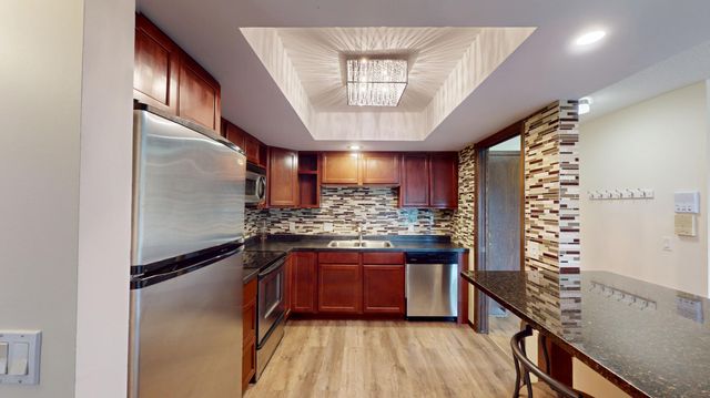 4710 58th Avenue N 301, Crystal, MN 55429