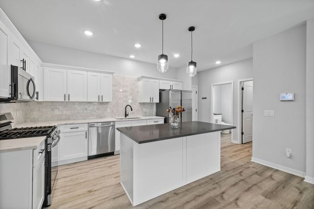 9150 Spring Crest Lane, West Des Moines, IA 50266