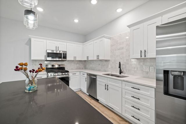 9150 Spring Crest Lane, West Des Moines, IA 50266