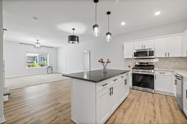 9150 Spring Crest Lane, West Des Moines, IA 50266