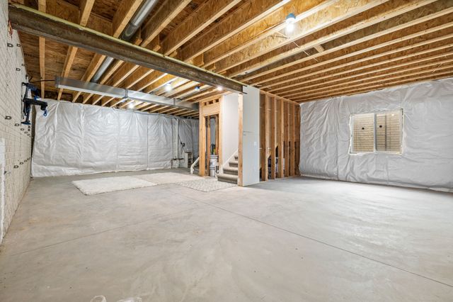 9150 Spring Crest Lane, West Des Moines, IA 50266