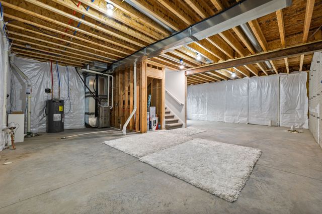9150 Spring Crest Lane, West Des Moines, IA 50266