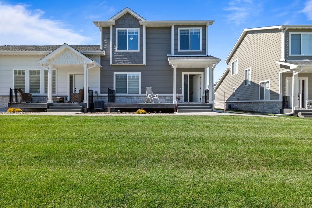 9150 Spring Crest Lane, West Des Moines, IA 50266