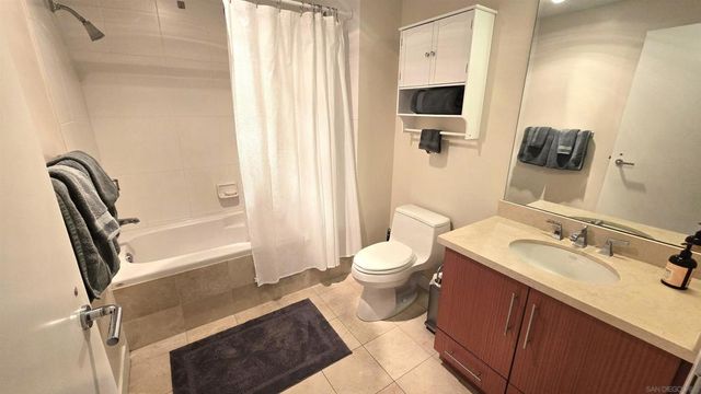 325 7th Ave 1301, San Diego, CA 92101