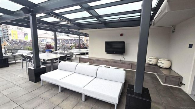 325 7th Ave 1301, San Diego, CA 92101