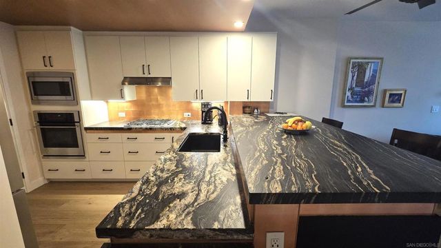 325 7th Ave 1301, San Diego, CA 92101