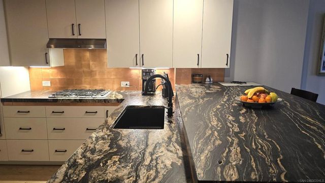 325 7th Ave 1301, San Diego, CA 92101