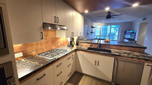 325 7th Ave 1301, San Diego, CA 92101