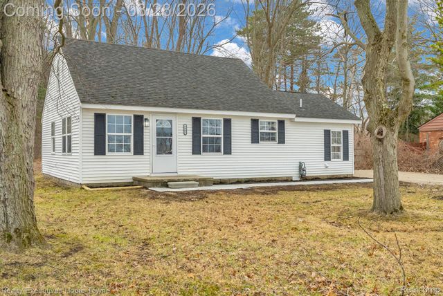 3981 Pine Grove Avenue, Fort Gratiot Charter Township, MI 48059