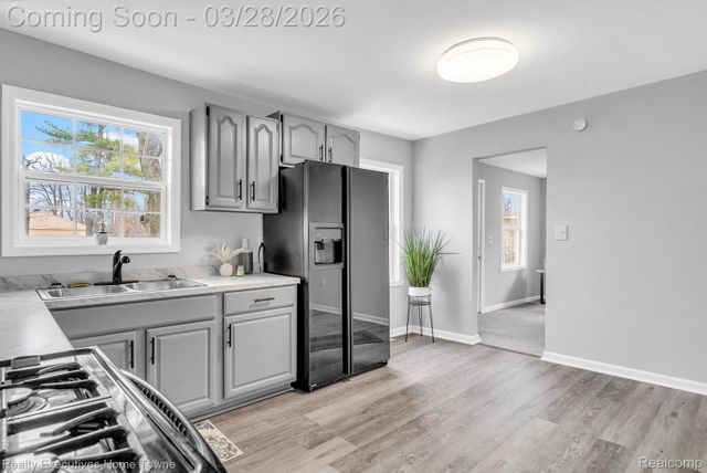 3981 Pine Grove Avenue, Fort Gratiot Charter Township, MI 48059