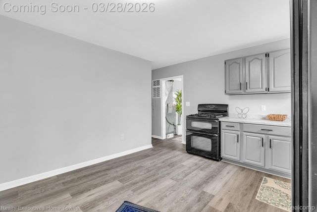 3981 Pine Grove Avenue, Fort Gratiot Charter Township, MI 48059