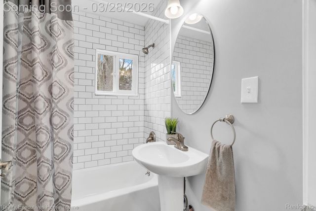 3981 Pine Grove Avenue, Fort Gratiot Charter Township, MI 48059