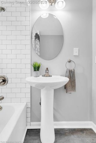 3981 Pine Grove Avenue, Fort Gratiot Charter Township, MI 48059