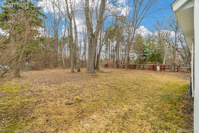 3981 Pine Grove Avenue, Fort Gratiot Charter Township, MI 48059