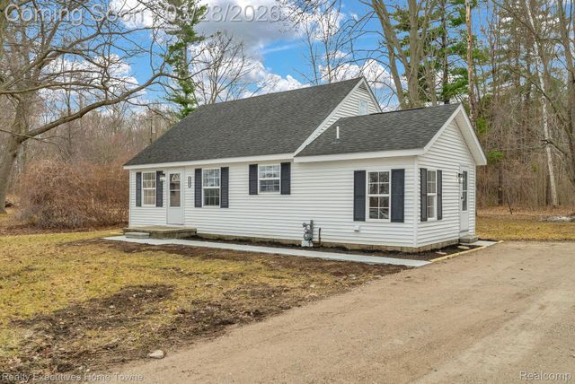 3981 Pine Grove Avenue, Fort Gratiot Charter Township, MI 48059