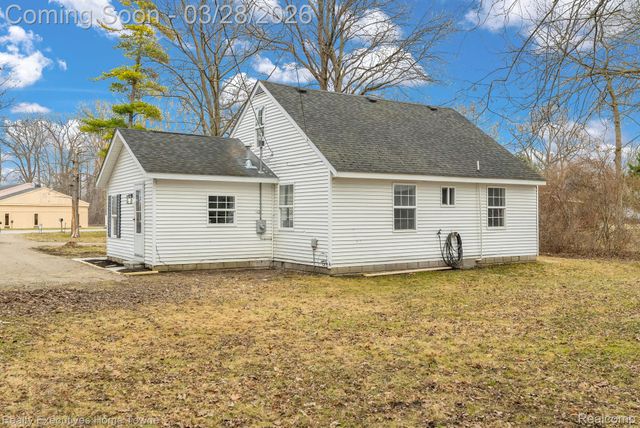 3981 Pine Grove Avenue, Fort Gratiot Charter Township, MI 48059