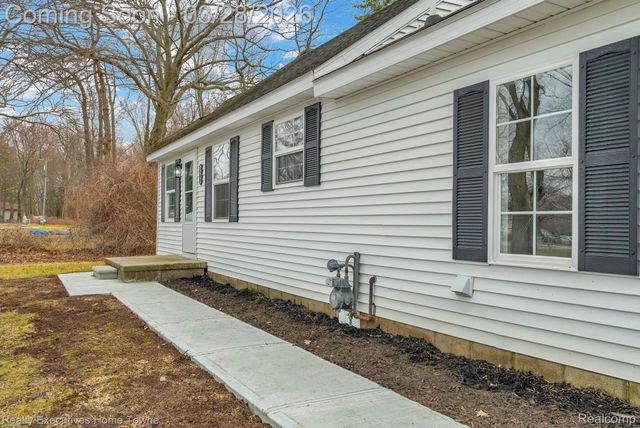 3981 Pine Grove Avenue, Fort Gratiot Charter Township, MI 48059