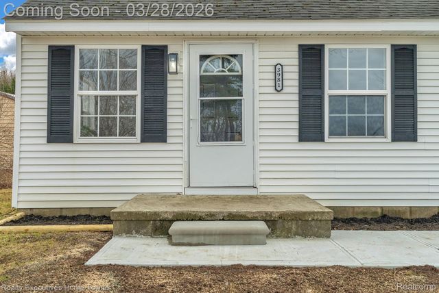3981 Pine Grove Avenue, Fort Gratiot Charter Township, MI 48059
