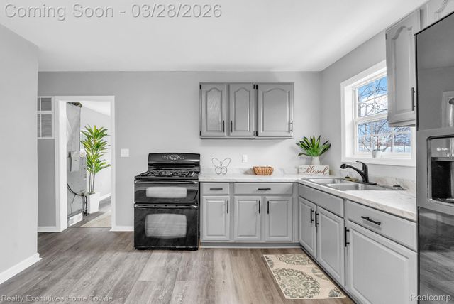 3981 Pine Grove Avenue, Fort Gratiot Charter Township, MI 48059