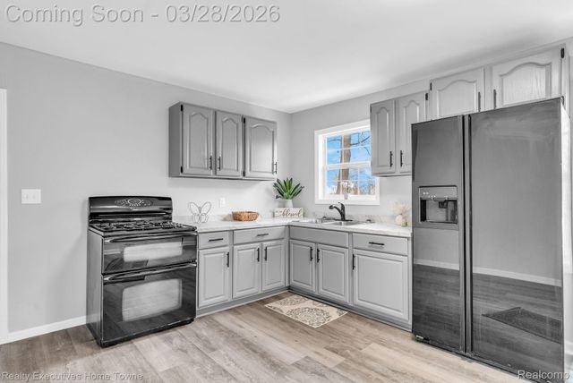 3981 Pine Grove Avenue, Fort Gratiot Charter Township, MI 48059