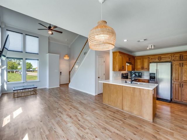 401 N Sierra Trail, Pilot Point, TX 76258