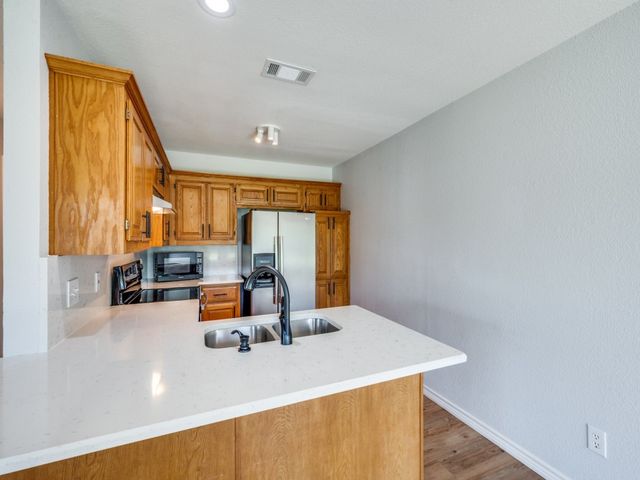 401 N Sierra Trail, Pilot Point, TX 76258