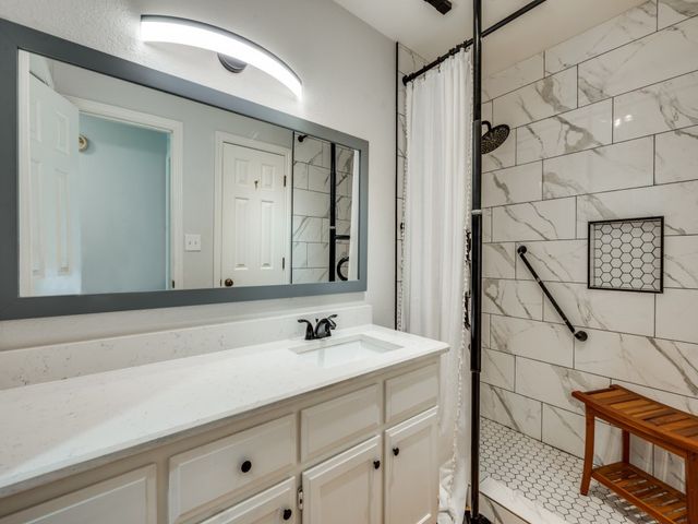 401 N Sierra Trail, Pilot Point, TX 76258