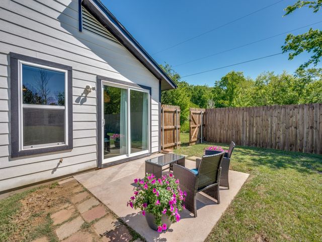 401 N Sierra Trail, Pilot Point, TX 76258