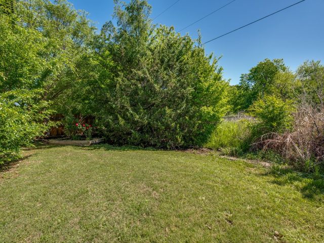401 N Sierra Trail, Pilot Point, TX 76258