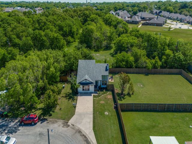 401 N Sierra Trail, Pilot Point, TX 76258