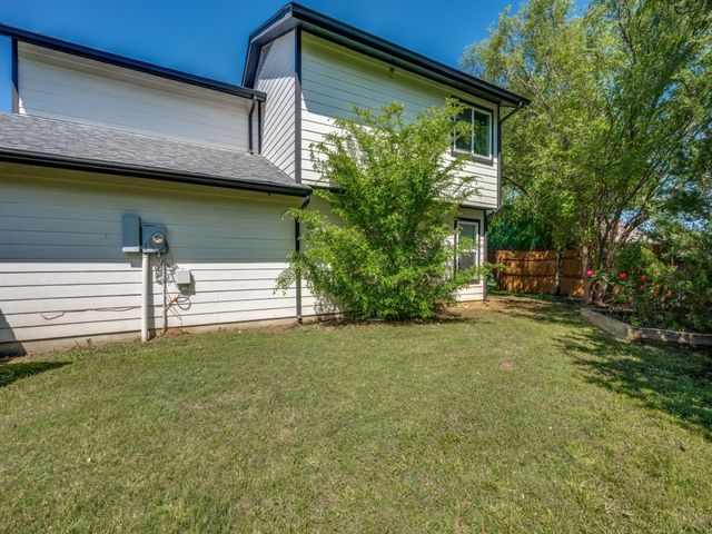401 N Sierra Trail, Pilot Point, TX 76258