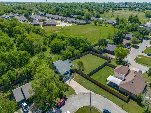 401 N Sierra Trail, Pilot Point, TX 76258
