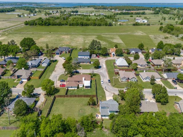 401 N Sierra Trail, Pilot Point, TX 76258
