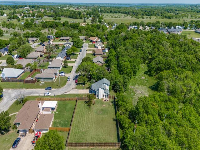 401 N Sierra Trail, Pilot Point, TX 76258