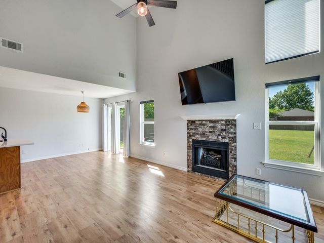 401 N Sierra Trail, Pilot Point, TX 76258