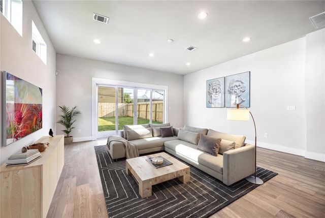 618 W 25th Street, Houston, TX 77008