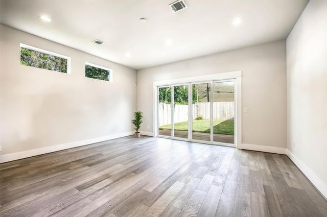 618 W 25th Street, Houston, TX 77008