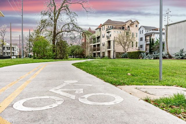 618 W 25th Street, Houston, TX 77008