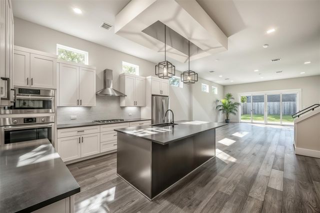618 W 25th Street, Houston, TX 77008