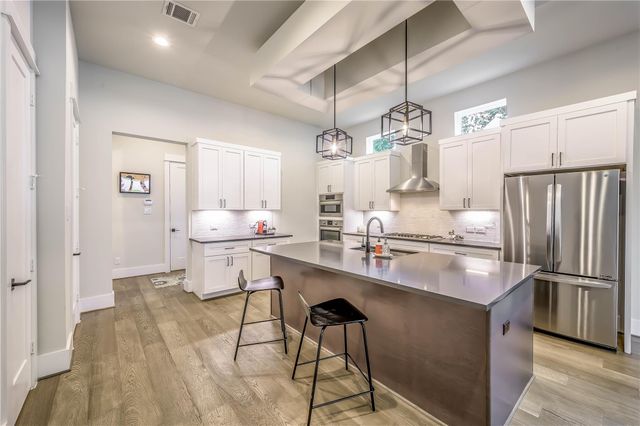 618 W 25th Street, Houston, TX 77008