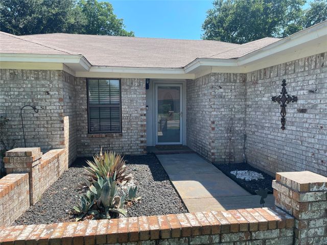 3908 Chestnut Street, Fort Worth, TX 76137