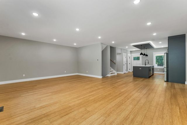 18 Woodland Grove Road, Conway, NH 03818