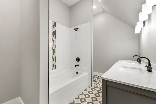 18 Woodland Grove Road, Conway, NH 03818