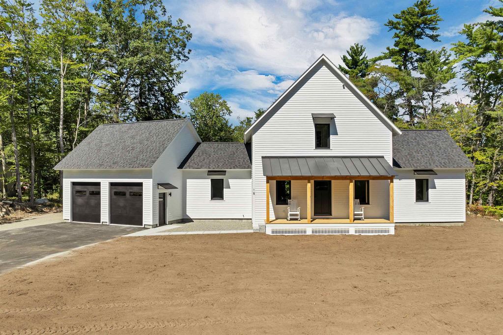 18 Woodland Grove Road, Conway, NH 03818