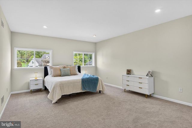 925 MARINA CT, West Chester, PA 19382
