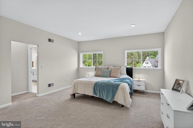 925 MARINA CT, West Chester, PA 19382