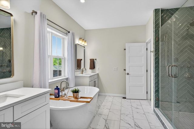 925 MARINA CT, West Chester, PA 19382