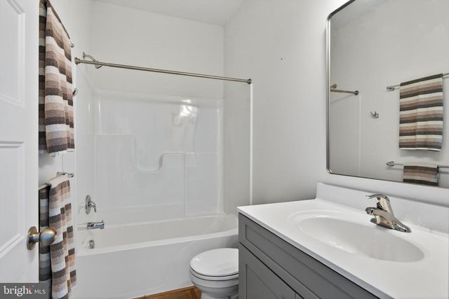 925 MARINA CT, West Chester, PA 19382