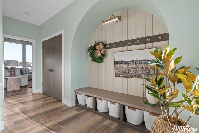 5167 Lakeside Court, Bettendorf, IA 52722