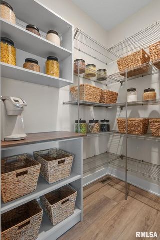 5167 Lakeside Court, Bettendorf, IA 52722